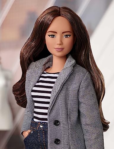 Barbie Signature @BarbieStyle Fully Poseable Fashion Doll (11.5-in Brunette, Curvy) with 2 Tops, Skirt, Pants, Coat, Jacket, 2 Pairs of Shoes & Accessories, Gift for Collector