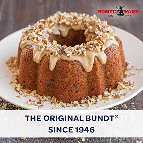 Nordic Ware Platinum Collection Anniversary Bundt Pan & Bundt Cake Keeper, Plastic, 13 in L X 12 in W X 7 in H, Red