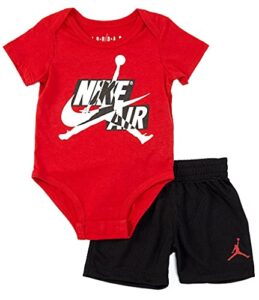 jordan baby boys jumpman air short sleeve bodysuit & short 2 piece set (gym red(55a798-kr5)/black, 3 months)