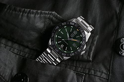 Luminox Pacific Diver XS.3137 Mens Watch 44mm - Dive Watch in Silver/Green Date Function 200m Water Resistant Sapphire Glass