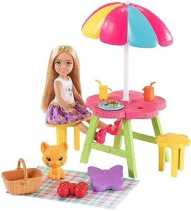 barbie chelsea picnic playset with chelsea doll (6-in blonde), pet kitten, picnic table, umbrella, basket & accessories, gift for 3 to 7 year olds