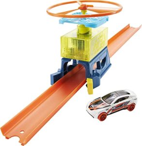 hot wheels track builder playset drone lift-off pack, 6 component parts, includes 1:64 scale toy car