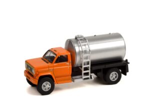 1982 chevy c-60 fertilizer truck, orange and silver - greenlight 45140a/48-1/64 scale diecast replica