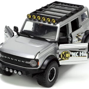 Jada Toys Just Trucks 1:24 2021 Ford Bronco Die-cast Car Gray with Tire Rack, Toys for Kids and Adults