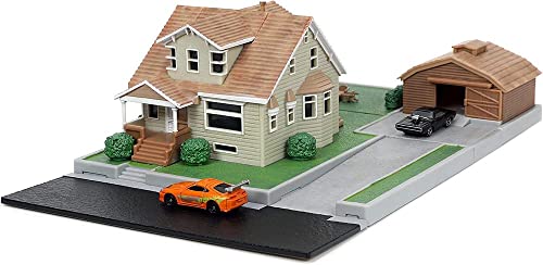 Jada Toys Fast & Furious Nano Hollywood Rides Dom Toretto's House Display Diorama with Two 1.65" Die-cast Cars, Toys for Kids and Adults (33668)