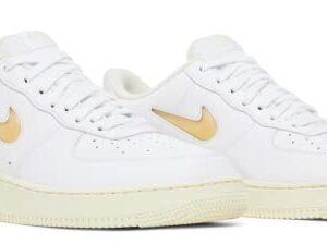 Nike Men's Air Force 1 '07 LX Basketball Shoes, White/Pale Vanilla-coconut M, 10