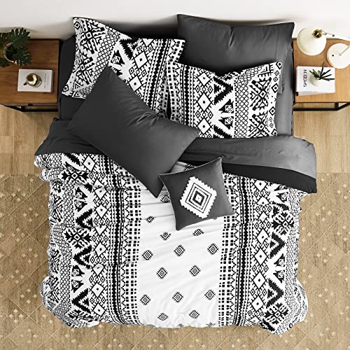 CASAAGUSTO Queen Comforter Set, 8 Pieces Boho Comforter Set, Microfiber Cozy Bohomian Bedding Set with Decor Pillow, Lightweight Breathable for All Seasons (Black and White Queen 90x90 Inches)