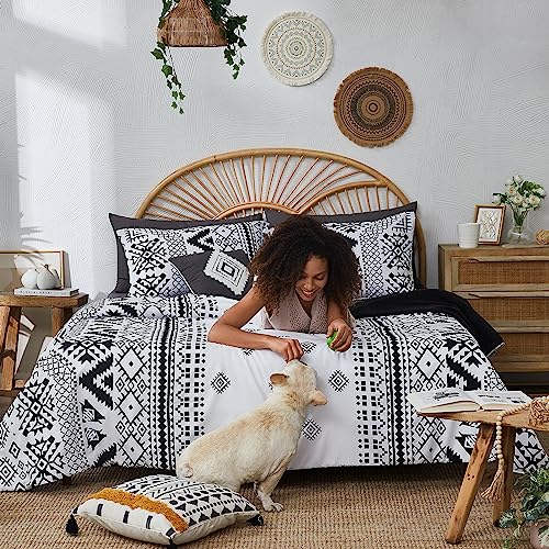 CASAAGUSTO Queen Comforter Set, 8 Pieces Boho Comforter Set, Microfiber Cozy Bohomian Bedding Set with Decor Pillow, Lightweight Breathable for All Seasons (Black and White Queen 90x90 Inches)