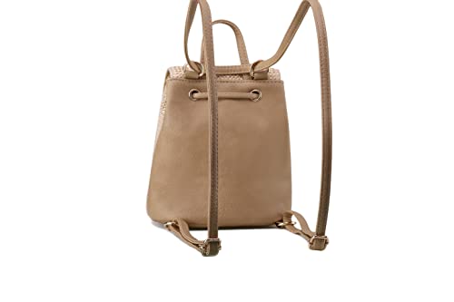 Brand: SEVEVN This is a cute and fashionable backpack woven in rattan that can also be carried by hand. (beige)