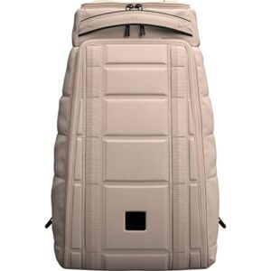 db journey the hugger backpack | fogbow beige | 30l | solid structure, fully opening main compartment, hook-up system