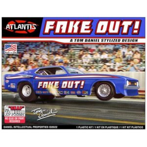 atlantis fake out tom daniel 1/32 scale snap together funny car model (atlamcm8275)