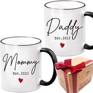 suuura-oo est 2023 new daddy & mommy coffee mugs set of 2, first time mommy daddy gift, pregnancy announcement, prospective parents mugs gift, new parents gift, baby reveal mug (black handle)-55