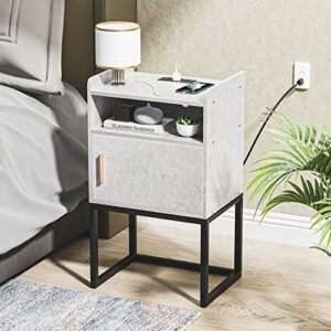 Gannyfer Nightstand with Charging Station, Night Stand with USB Ports and Storage Cabinet, Small End Side Table, Wood Bedside Table for Bedroom,Living Room,Modern White