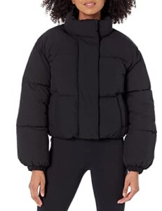 amazon essentials women's crop puffer jacket (available in plus size), black, medium