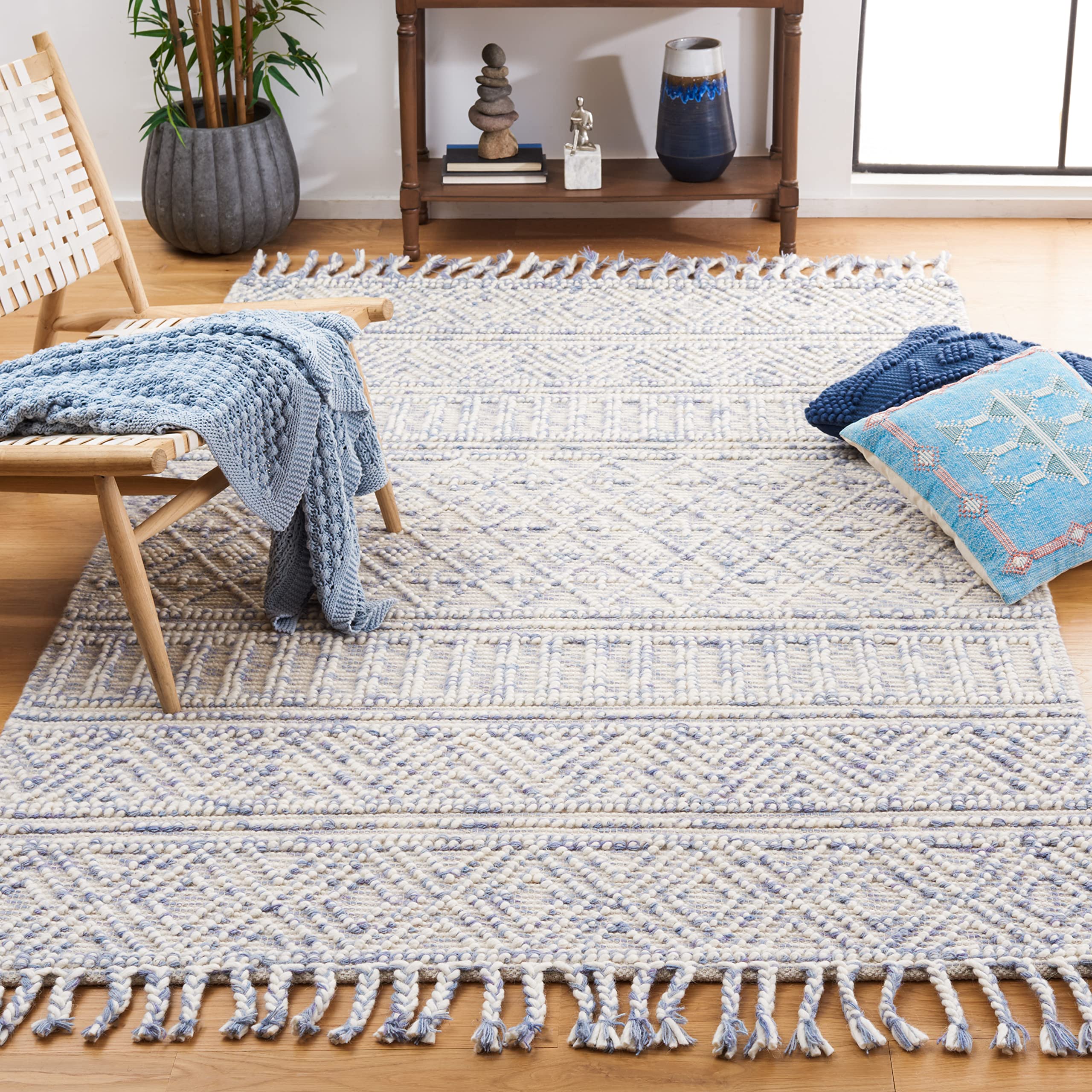 Safavieh Natura Collection Accent Rug - 4' x 6', Grey & Ivory, Handmade Moroccan Boho Farmhouse Tribal Braided Tassel Wool, Ideal for High Traffic Areas in Entryway, Living Room, Bedroom (NAT187F)