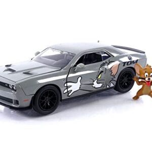 Jada Toys Tom and Jerry 1:24 2015 Dodge Challenger Hellcat Die-cast Car w/ 2.75" Jerry Figure, Toys for Kids and Adults