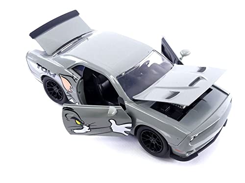 Jada Toys Tom and Jerry 1:24 2015 Dodge Challenger Hellcat Die-cast Car w/ 2.75" Jerry Figure, Toys for Kids and Adults