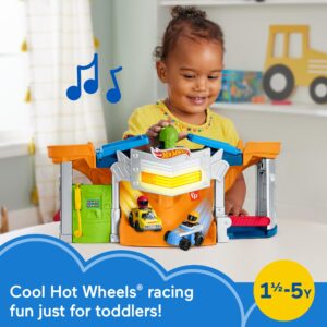 Fisher-Price Little People Hot Wheels Toddler Playset Race and Go Track Set with Lights Sounds & 2 Toy Cars for Ages 18+ Months