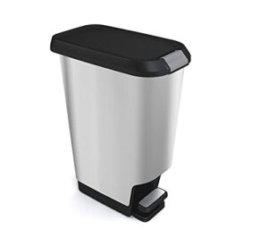 curver alto 11 gallon resin trash can waste bin with soft-close lid and foot pedal for hands free operation, black/silver