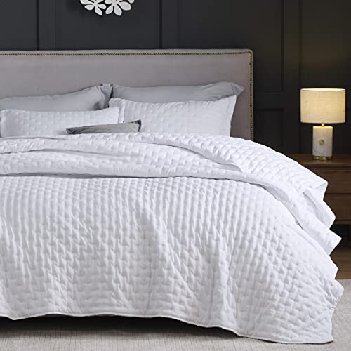 Bedsure Queen Quilt Bedding Set - Soft Ultrasonic Full/Queen Quilt Set - Clover Bedspread Queen Size - Lightweight Bedding Coverlet for All Seasons (Includes 1 White Quilt, 2 Pillow Shams)