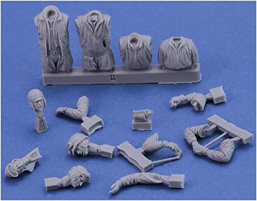 Royal Model RM932 1/35 WWII US Army Tank Soldier Set of 4 Tank Soldiers on The Go Resin Kit