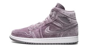 jordan womens wmns air jordan 1 mid se dq8397 500 purple velvet - size 9w