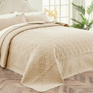qucover california king beige bedspreads, 3-pieces ultrasonic quilting geometric pattern soft microfiber 120 x 118 oversized king quilt, extra width cal king bedspread oversized, beige