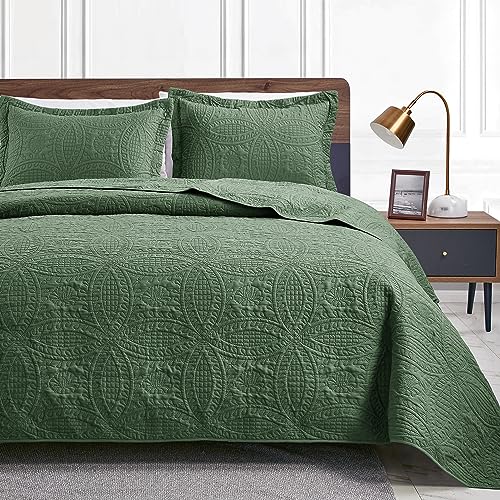 Love's cabin California King Size Quilt Set Olive Green Bedspreads - Soft Summer Quilt Lightweight Microfiber Bedspread- Modern Coin Pattern Coverlet for All Season - 3 Piece (1 Quilt, 2 Pillow Shams)