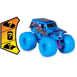 Monster Jam 2022 Spin Master 1:64 Diecast Truck with Bonus Accessory: Hyper Fueled Son-uva Digger