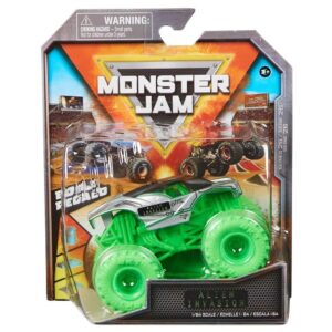 monster jam 2022 spin master 1:64 diecast truck with bonus accessory: hyper fueled alien invasion