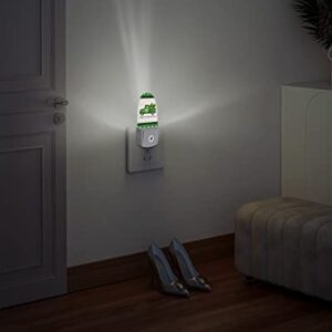 RisQiten St. Patrick's Day Night Light, LED Plug in Night Light, Green Checkered Truck Lucky Clover Gold Night Lights with Dusk to Dawn Sensor Decorative Kids/Adults Nightlight for Bedroom Bathroom