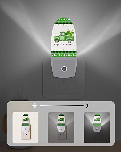 RisQiten St. Patrick's Day Night Light, LED Plug in Night Light, Green Checkered Truck Lucky Clover Gold Night Lights with Dusk to Dawn Sensor Decorative Kids/Adults Nightlight for Bedroom Bathroom