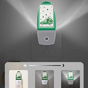 RisQiten St. Patrick's Day Night Light, LED Plug in Night Light, Green Checkered Board Truck Clover Gold Night Lights with Dusk to Dawn Sensor Decorative Kids/Adults Nightlight for Bedroom Bathroom