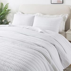 oversized california cal king size quilt bedding sets with pillow shams, white lightweight bedspread coverlet, quilted blanket thin comforter bed cover for all season, 3 pieces, 118x106 inches