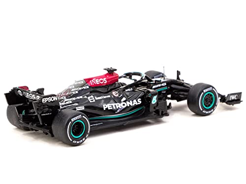 AMG F1 W12 E Performance #44 Lewis Hamilton Winner Formula One F1 British GP (2021) with Number Board Global64 Series 1/64 Diecast Model Car by Tarmac Works T64G-F037-LH1