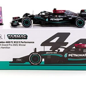 AMG F1 W12 E Performance #44 Lewis Hamilton Winner Formula One F1 British GP (2021) with Number Board Global64 Series 1/64 Diecast Model Car by Tarmac Works T64G-F037-LH1