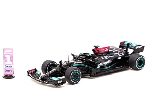 AMG F1 W12 E Performance #44 Lewis Hamilton Winner Formula One F1 British GP (2021) with Number Board Global64 Series 1/64 Diecast Model Car by Tarmac Works T64G-F037-LH1