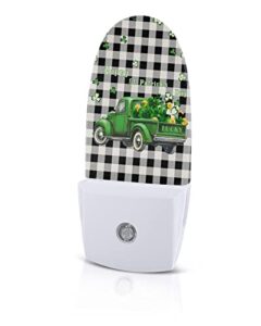 carosoffe st. patrick's day green truck plug in night light, dusk to dawn sensor, lucky clovers vintage black and white checkered led nightlights for bedroom, bathroom, hallway, decorative wall light