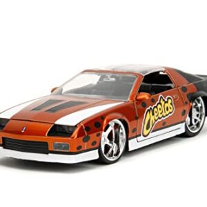 Jada Toys Cheetos 1:24 1985 Chevy Camaro Z28 Die-Cast Car & 2.75" Chester Cheetah Figure, Orange