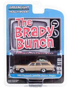 1969 plymouth satellite station wagon gold with rooftop camping equipment dirty version the brady bunch 1969-1974 tv series hollywood series release 39 1/64 diecast model car by greenlight 44990a