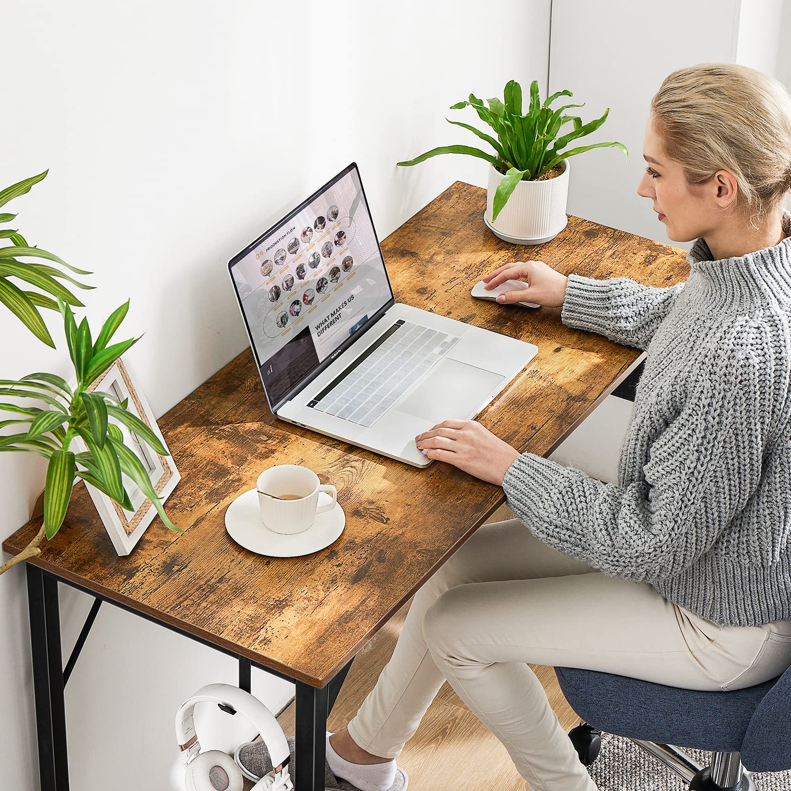 40 Inch Small Computer Desk - Home Office Writing Desk for Small Spaces, Sturdy Simple Study Table with Storage Bag Headphone Hook,Rustic Brown