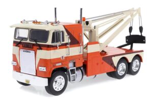 greenlight 86631 1984 freightliner fla 9664 tow truck - orange, white and brown 1/43 scale