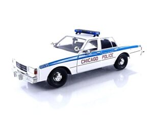 1989 chevy caprice white with blue stripes city of chicago police department artisan collection 1/18 diecast model car by greenlight 19128