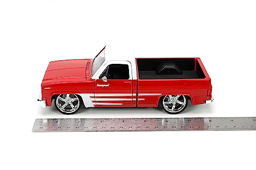 Just Trucks 1:24 1985 Chevy C10 Die-Cast Truck w/Tire Rack, Toys for Kids and Adults(Red/White)