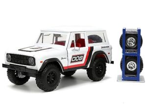 1973 bronco #008 white with red and black stripes and red interior with extra wheels just trucks series 1/24 diecast model car by jada 34181