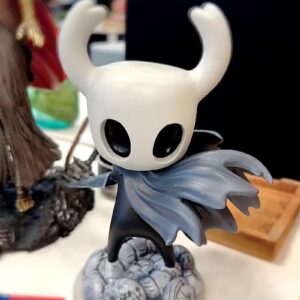 Cdeny 6" Home Decor Cartoon Figure, Car Dashboard Ornament Cute Gaming Figure Hollow Knight Figure Collectible Statue(Gray&White)