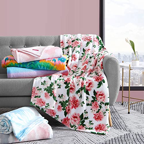 Betsey Johnson Home | Plush Collection | Throw - Ultra-Soft & Cozy Fleece, Lightweight & Luxuriously Warm, Perfect for Bed or Couch, Blooming Roses 50 x 70