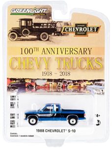 1988 chevy s-10 4x4 extended cab pickup blue met. & black 100th anniversary of chevy trucks (1918-2018) 1/64 diecast model car by greenlight 28080 b