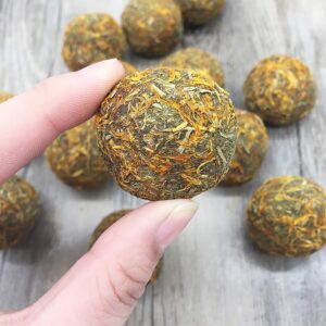Munchers Marigold & Timothy Chew Balls - Healthy Natural Hay & Flower Chew Treat - Guinea Pigs, Hamsters, Rabbits, Degus, Prairie Dogs, Chinchillas, Squirrels, Opossums, Rats, Gerbils & Small Pets