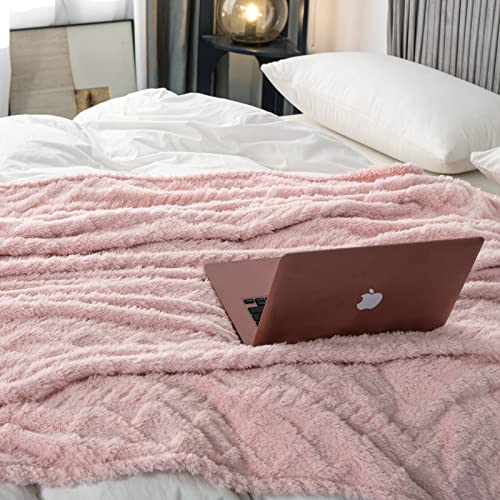 DaysU Sherpa Fleece Blanket, Throw Blanket for Couch Sofa Bed, Lightweight Fuzzy Soft Cozy Plush Warm Blankets for Winter, Pink Jacquard, Throw Size(50” x 60”)